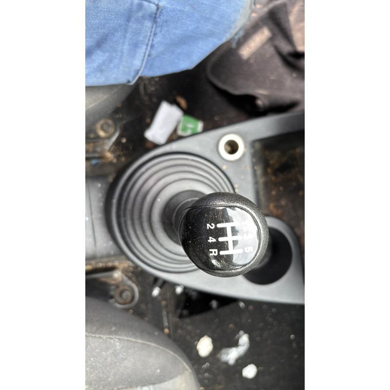 FORD FIESTA 5 PHASE 1 1.3i - 8V Photo n°8