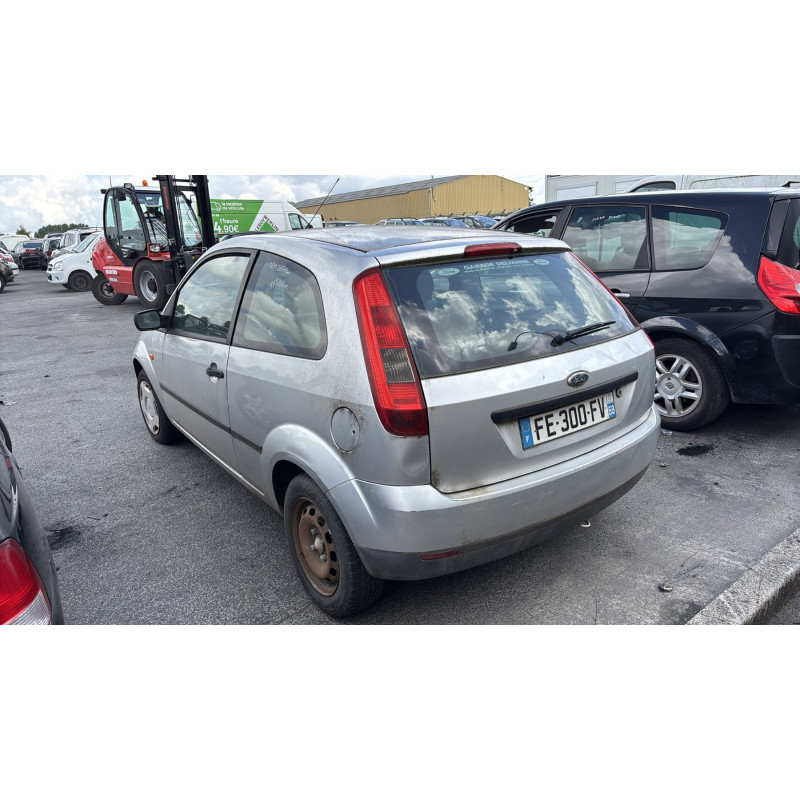 FORD FIESTA 5 PHASE 1 1.3i - 8V Photo n°16