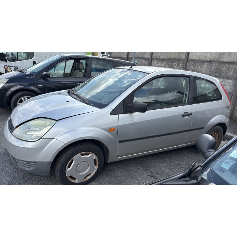 FORD FIESTA 5 PHASE 1 1.3i - 8V Photo n°18