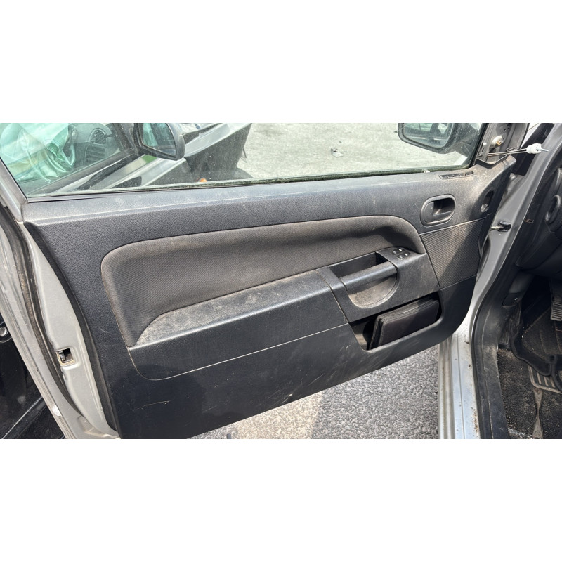 FORD FIESTA 5 PHASE 1 1.3i - 8V Photo n°21