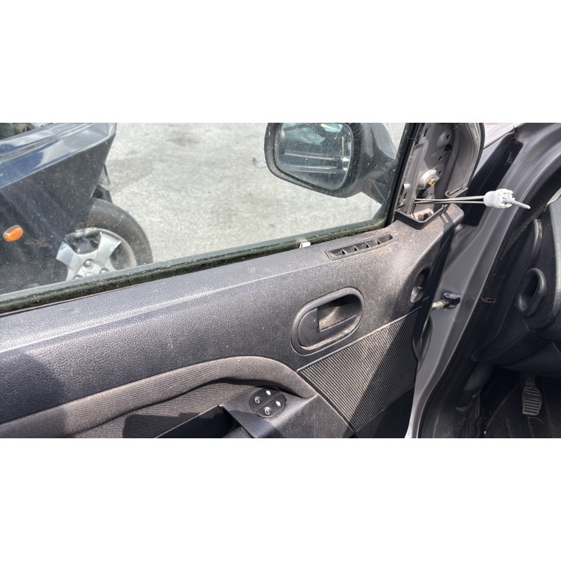 FORD FIESTA 5 PHASE 1 1.3i - 8V Photo n°22