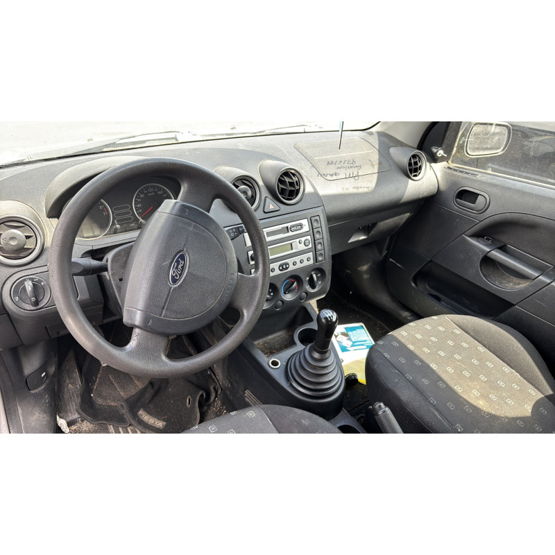 FORD FIESTA 5 PHASE 1 1.3i - 8V Photo n°25