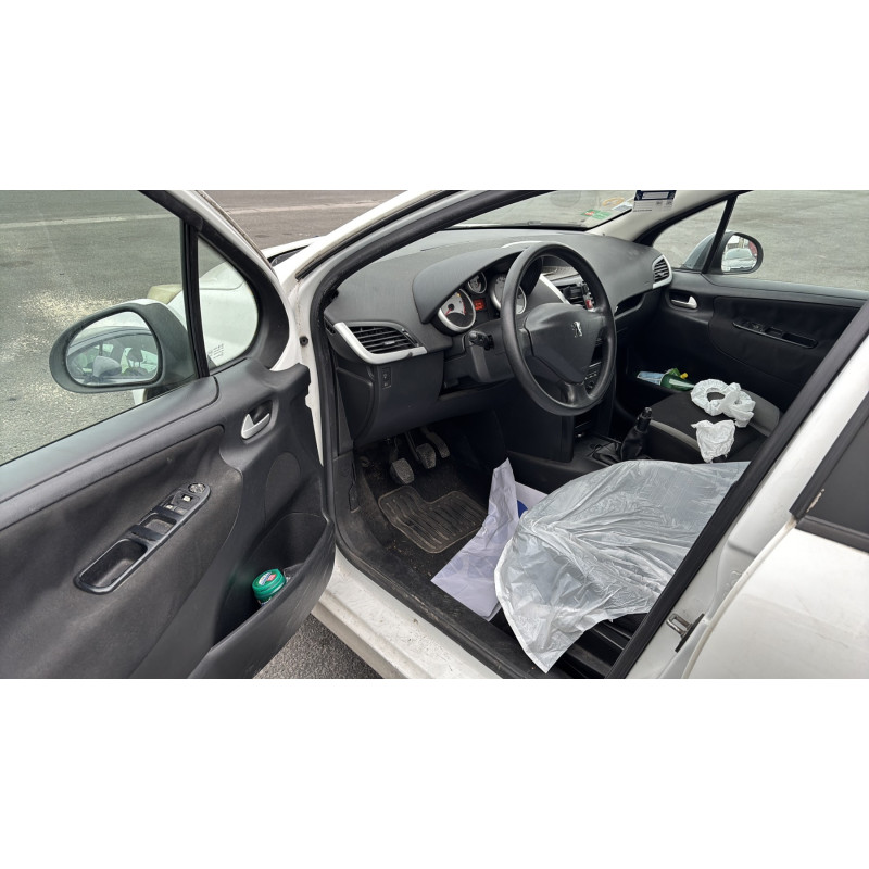 PEUGEOT 207 PHASE 1 BREAK 1.6 HDI - 16V TURBO Photo n°20