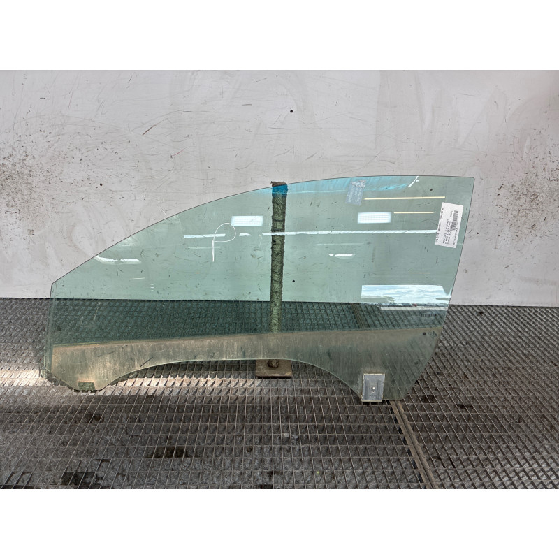 Vitre avant gauche MERCEDES CLASSE E 207 Photo n°1
