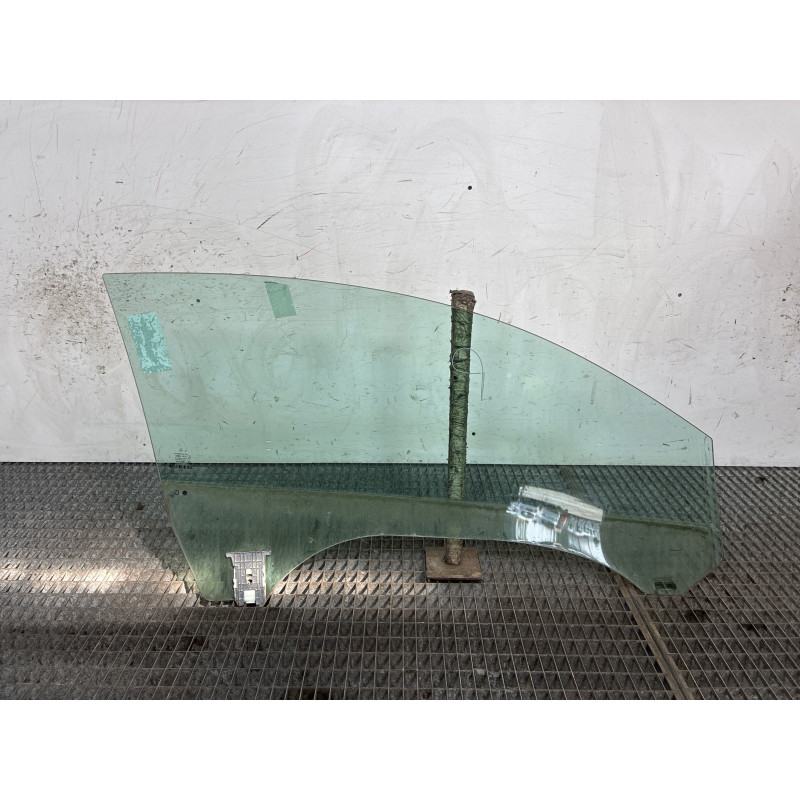 Vitre avant gauche MERCEDES CLASSE E 207 Photo n°2