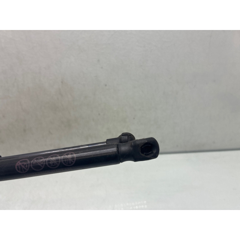 Verin de coffre MAZDA 2 3 Photo n°3