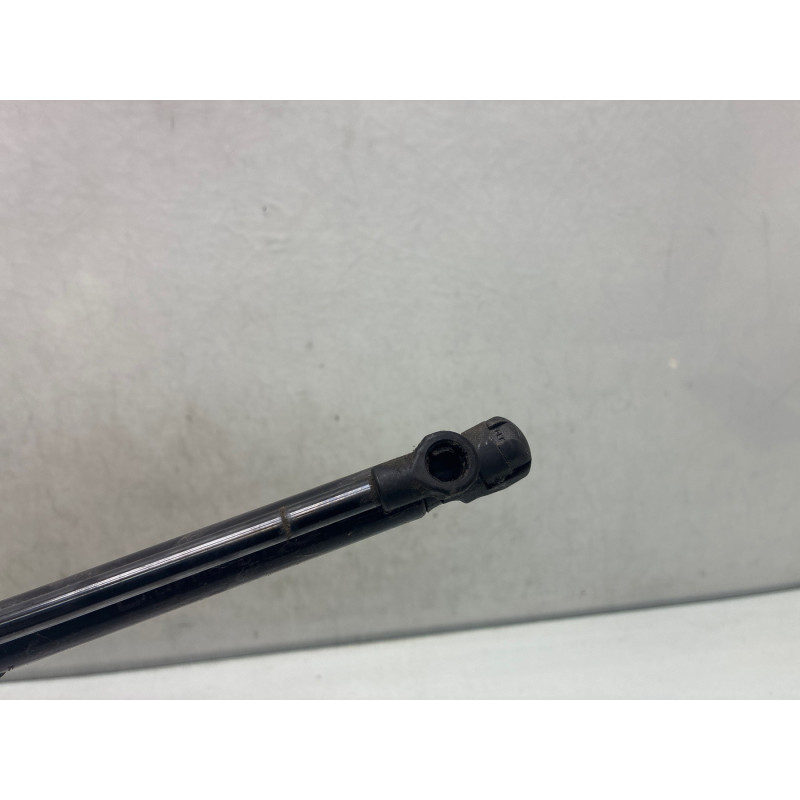 Verin de coffre MAZDA 2 3 Photo n°5