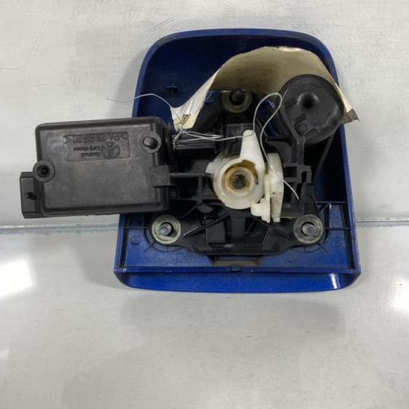 Bouton de coffre RENAULT CLIO 2 CAMPUS Photo n°3