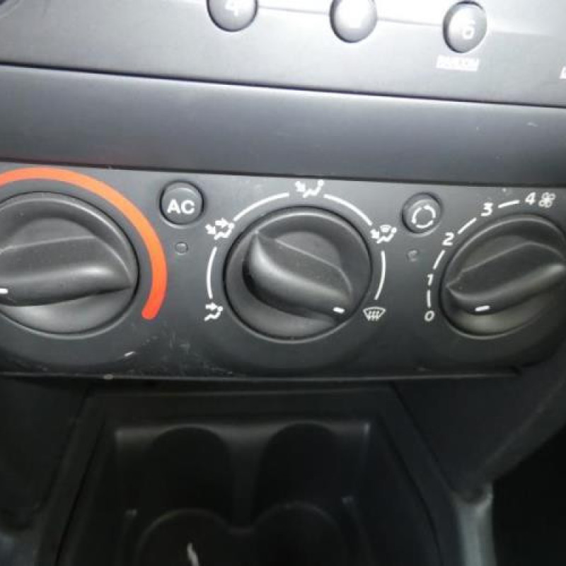 Bouton de coffre RENAULT CLIO 2 CAMPUS Photo n°10