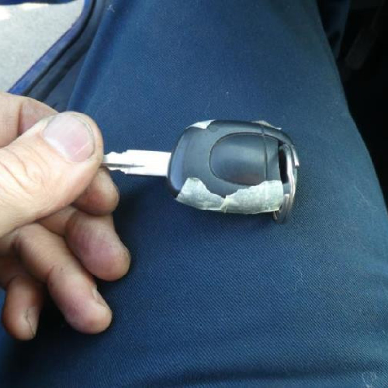 Bouton de coffre RENAULT CLIO 2 CAMPUS Photo n°14