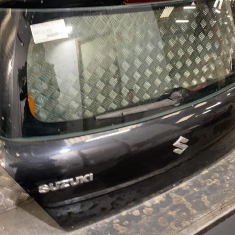 Malle/Hayon arriere SUZUKI SWIFT 3 Photo n°4