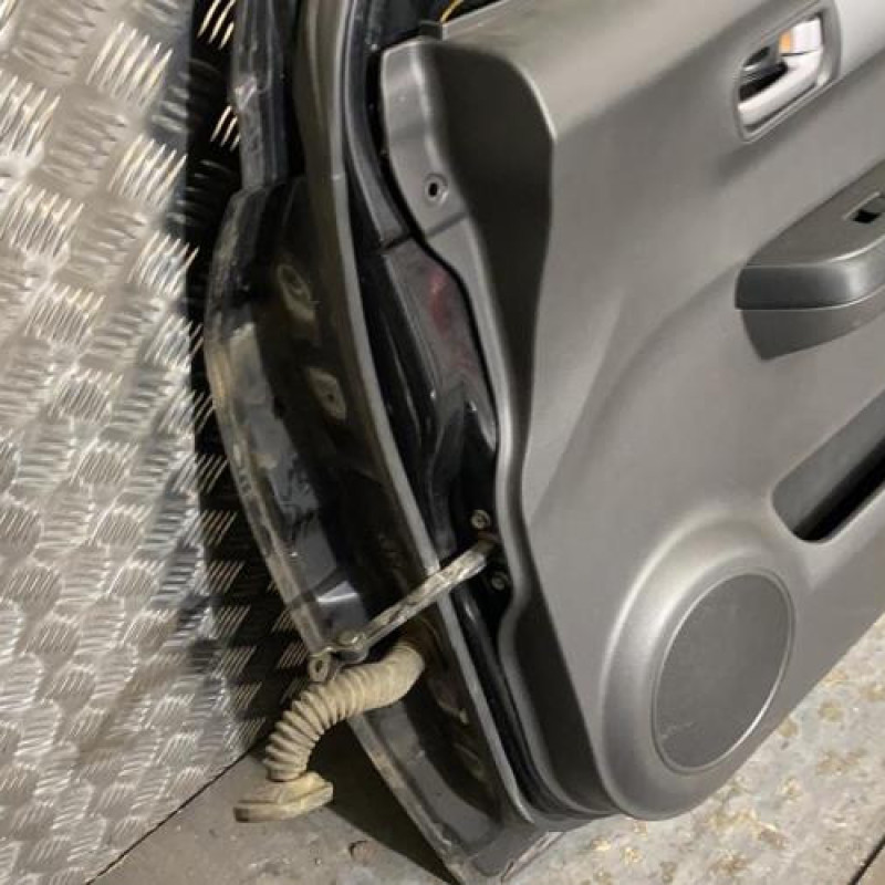 Porte avant droit SUZUKI SWIFT 3 Photo n°5