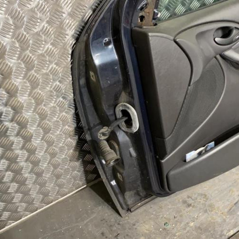 Porte avant droit FORD FOCUS 1 Photo n°4