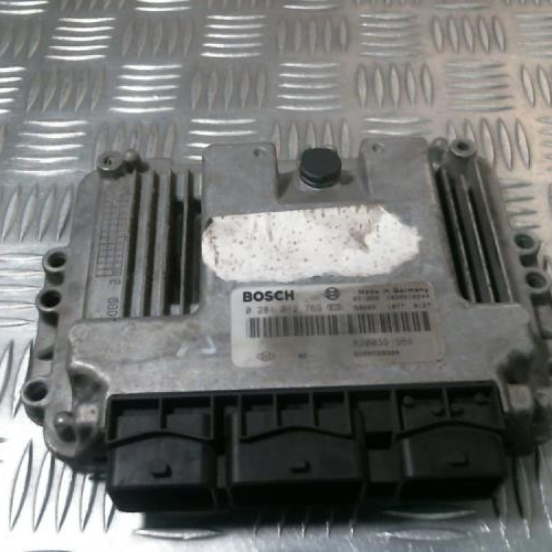 Calculateur RENAULT SCENIC 2 Photo n°1