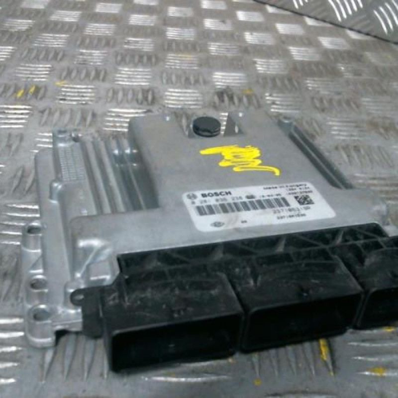 Calculateur RENAULT CLIO 4 Photo n°1