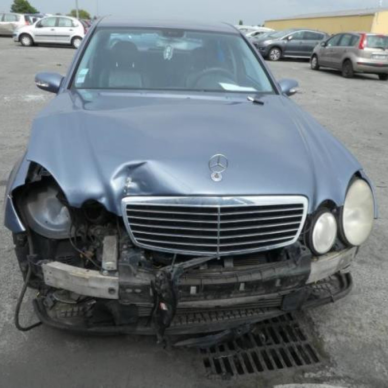 Malle/Hayon arriere MERCEDES CLASSE E 211 Photo n°4