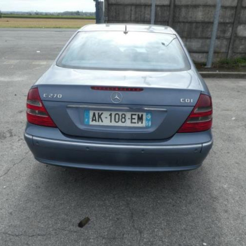 Malle/Hayon arriere MERCEDES CLASSE E 211 Photo n°6