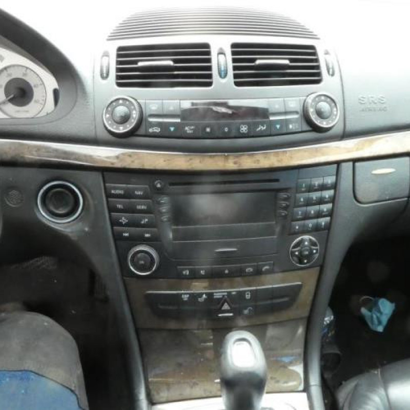 Malle/Hayon arriere MERCEDES CLASSE E 211 Photo n°10