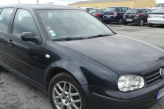 Pretensionneur de ceinture avant gauche VOLKSWAGEN GOLF 4