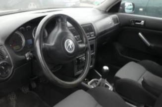 Pretensionneur de ceinture avant gauche VOLKSWAGEN GOLF 4