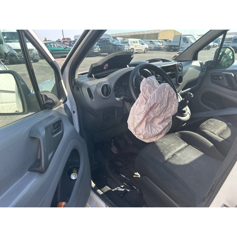 Vitre avant gauche PEUGEOT PARTNER 2 Photo n°13