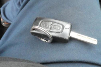 Pretensionneur de ceinture avant droit PEUGEOT 207