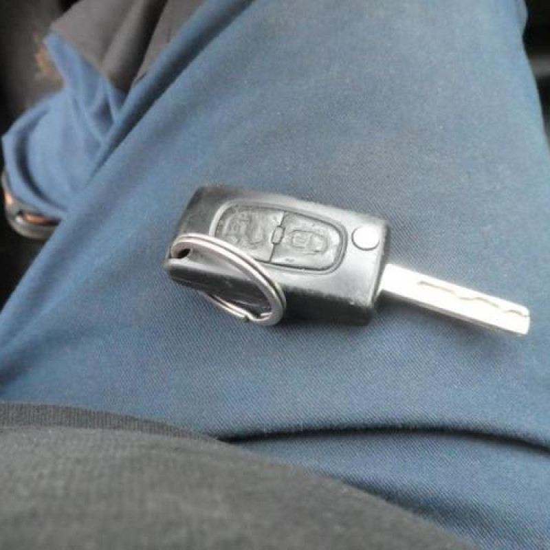Pretensionneur de ceinture avant droit PEUGEOT 207 Photo n°12