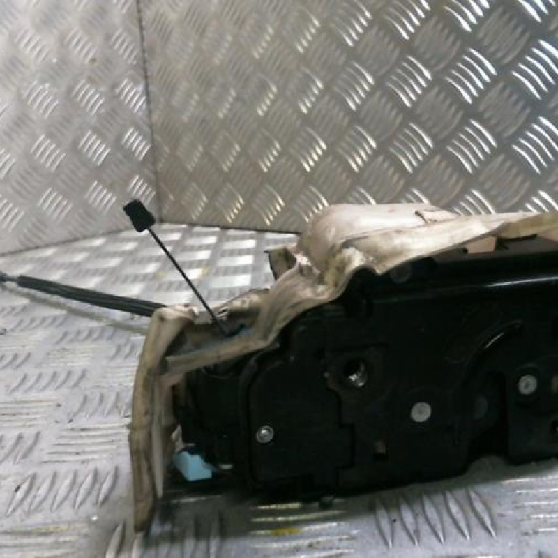 Serrure avant droit VOLKSWAGEN GOLF 5 Photo n°1