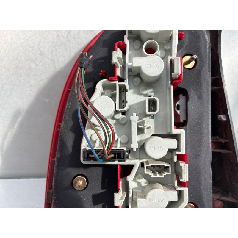 Feu arriere principal droit (feux) VOLKSWAGEN PASSAT 4 Photo n°3