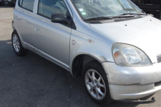 Attache ceinture arriere droit TOYOTA YARIS 1