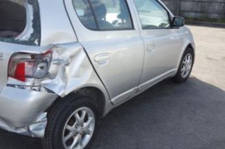 Attache ceinture arriere droit TOYOTA YARIS 1