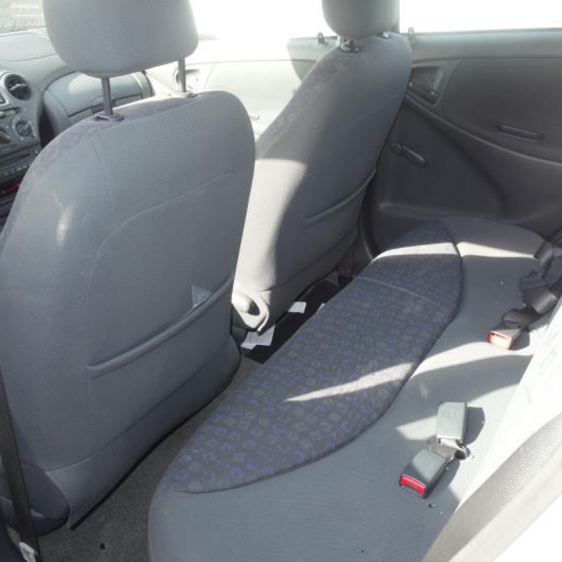 Attache ceinture arriere droit TOYOTA YARIS 1 Photo n°7