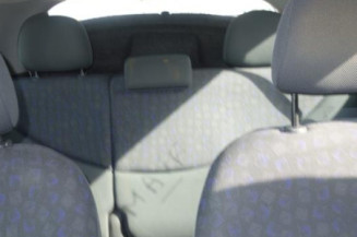Attache ceinture arriere droit TOYOTA YARIS 1