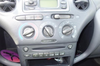 Attache ceinture arriere droit TOYOTA YARIS 1