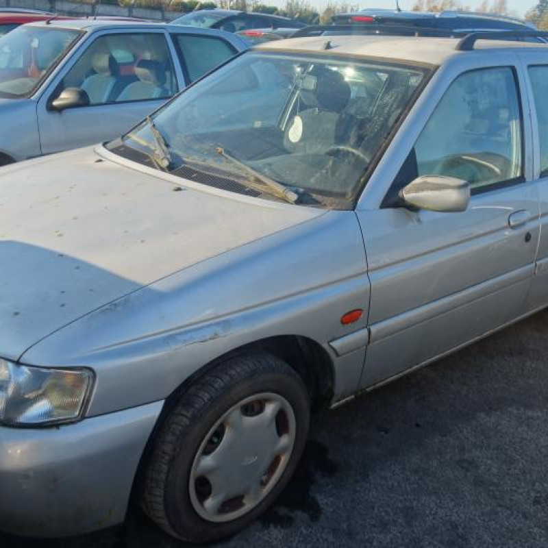 Feu arriere principal droit (feux) FORD ESCORT 6 Photo n°3