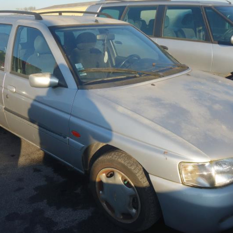 Feu arriere principal droit (feux) FORD ESCORT 6 Photo n°4