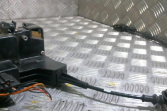 Serrure avant droit FORD FIESTA 5