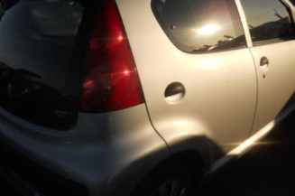 Moteur essuie glace arriere PEUGEOT 107