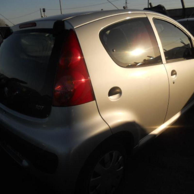 Moteur essuie glace arriere PEUGEOT 107 Photo n°5