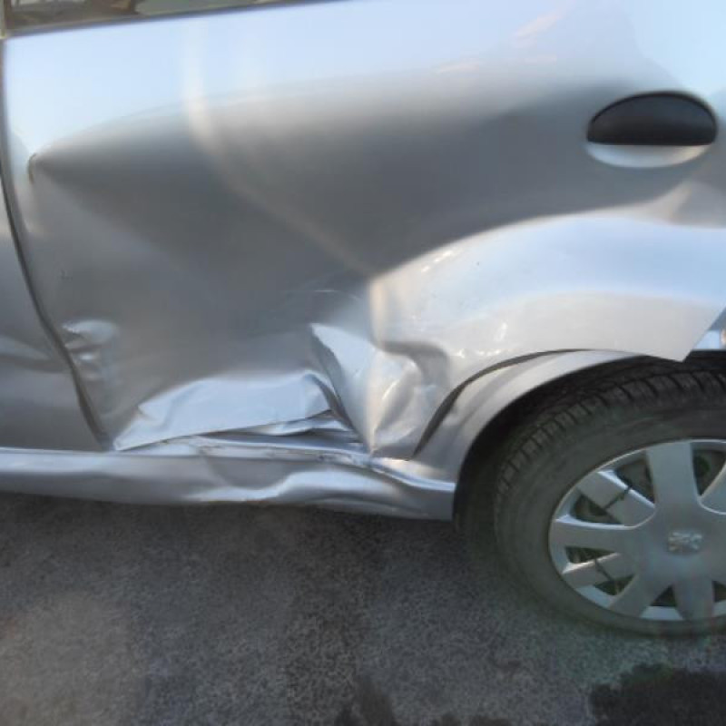 Moteur essuie glace arriere PEUGEOT 107 Photo n°7