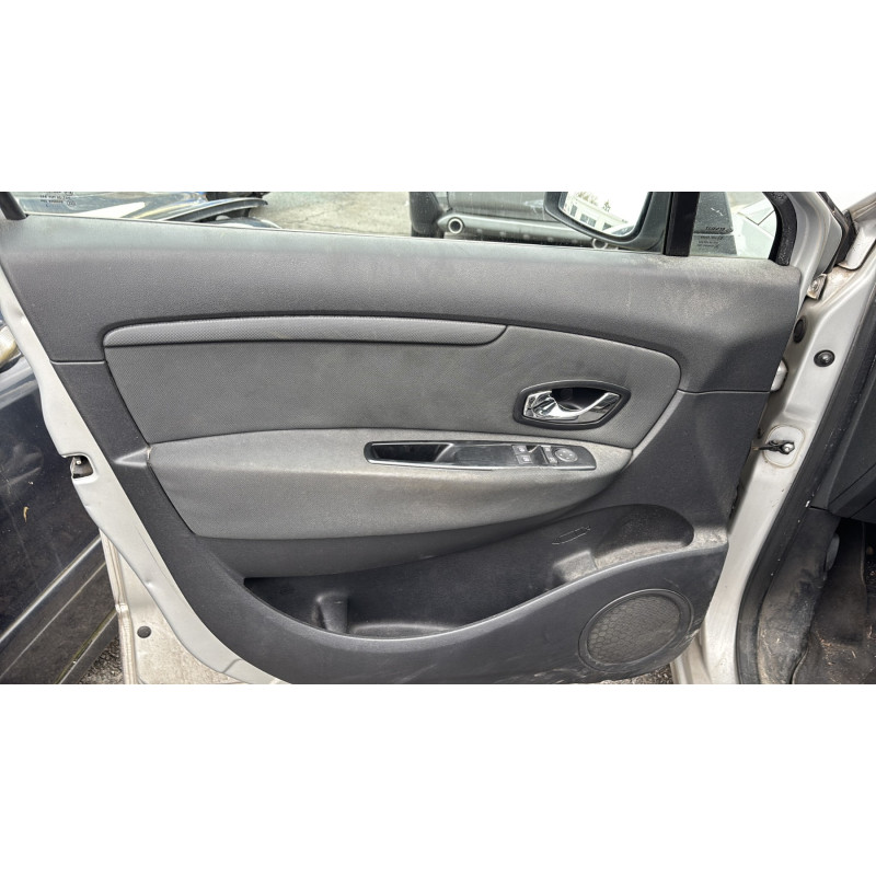 RENAULT SCENIC 3 PHASE 2 1.5 DCI - 8V TURBO Photo n°10