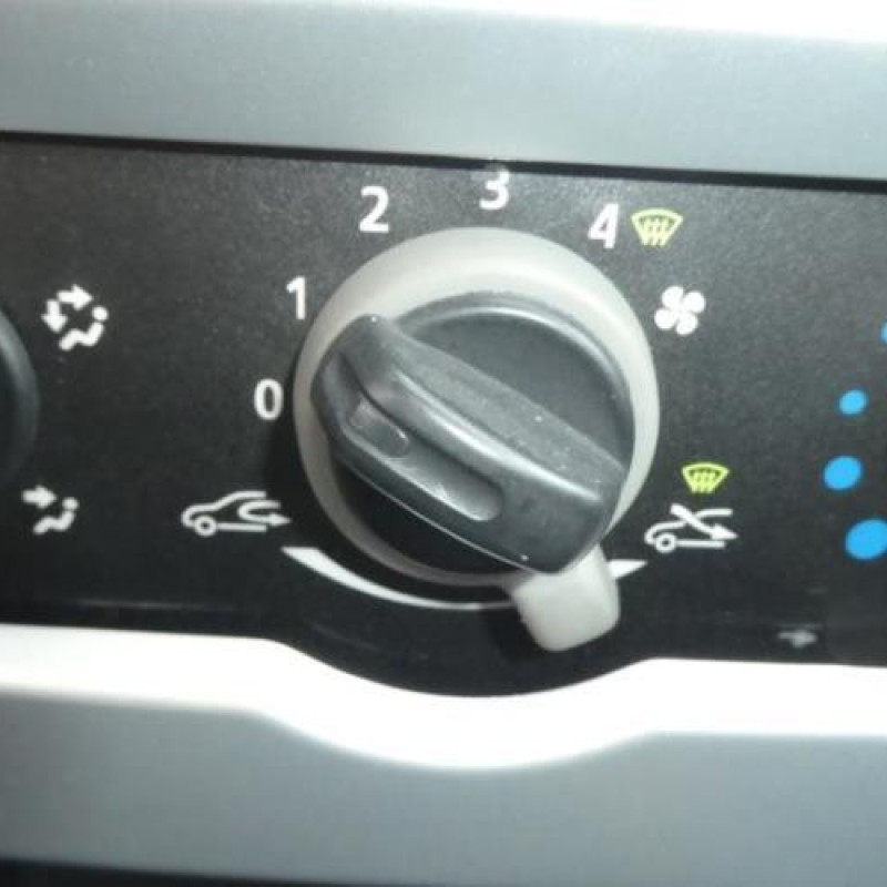 Commande degivrage lunette arriere DACIA SANDERO 1 Photo n°15