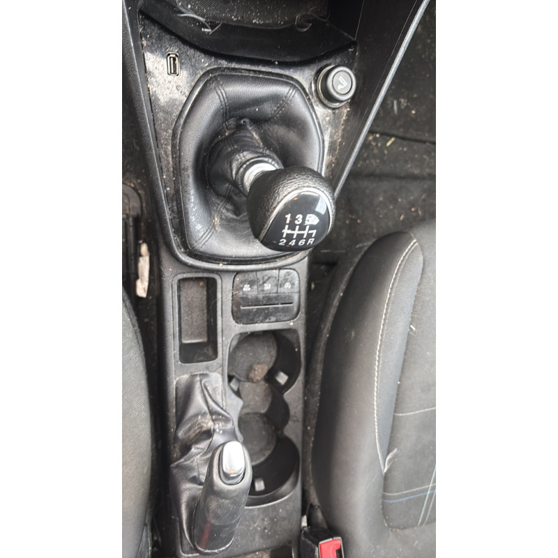 FORD FIESTA 7 PHASE 1 1.0i - 12V TURBO Photo n°21