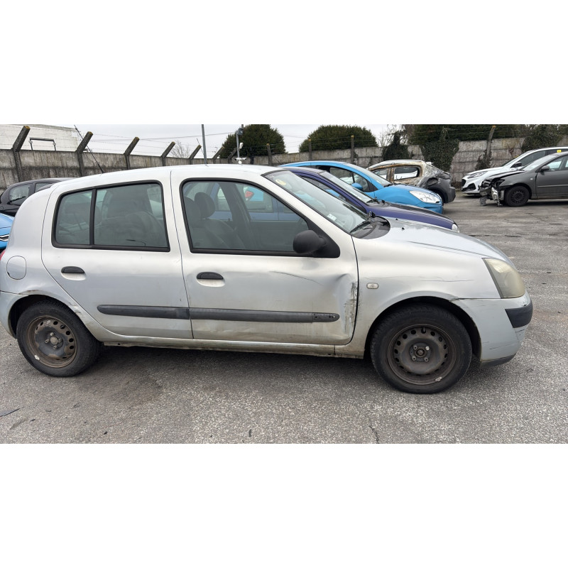 RENAULT CLIO 2 PHASE 2 1.2i - 16V Photo n°4