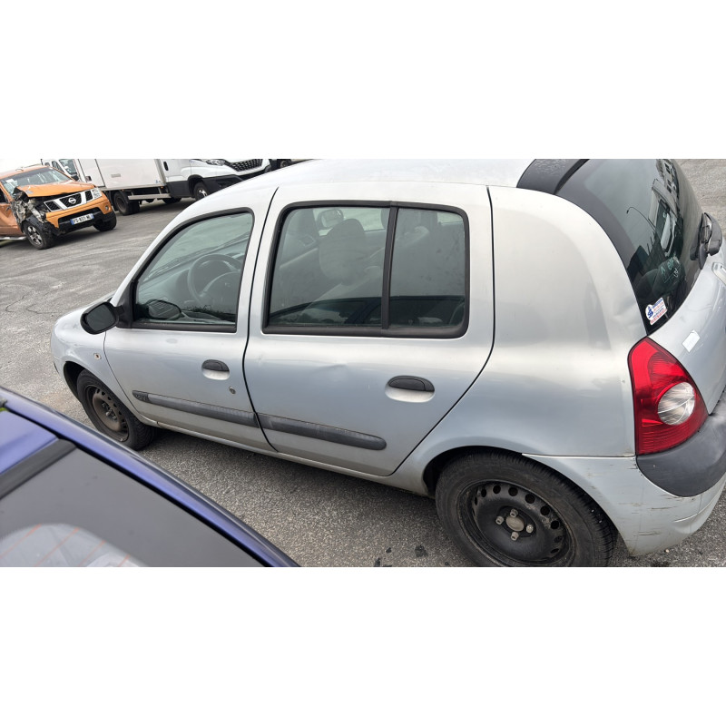 RENAULT CLIO 2 PHASE 2 1.2i - 16V Photo n°8