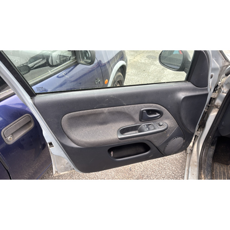 RENAULT CLIO 2 PHASE 2 1.2i - 16V Photo n°10