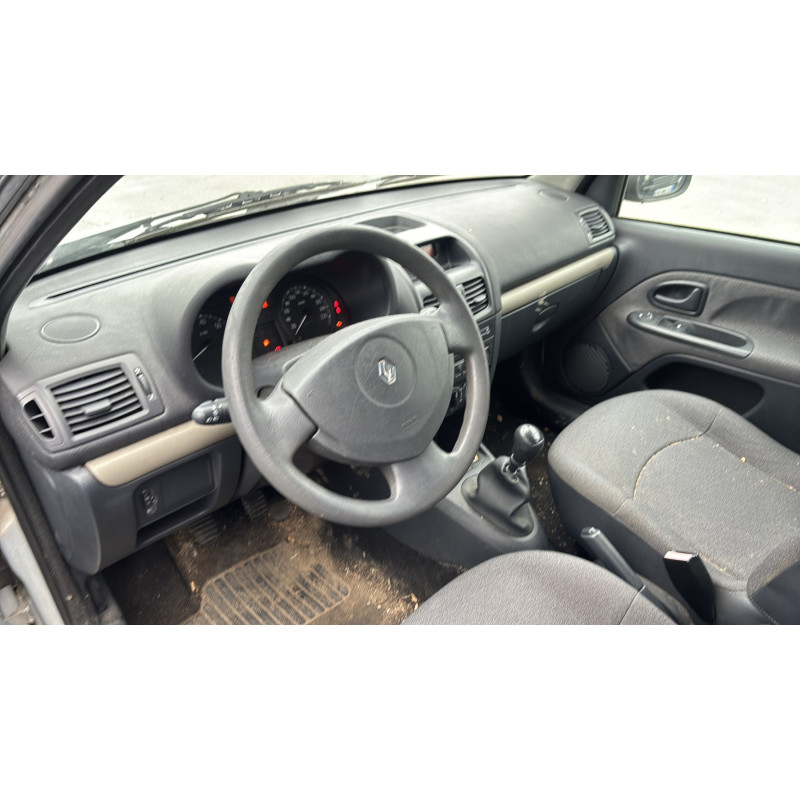 RENAULT CLIO 2 PHASE 2 1.2i - 16V Photo n°14