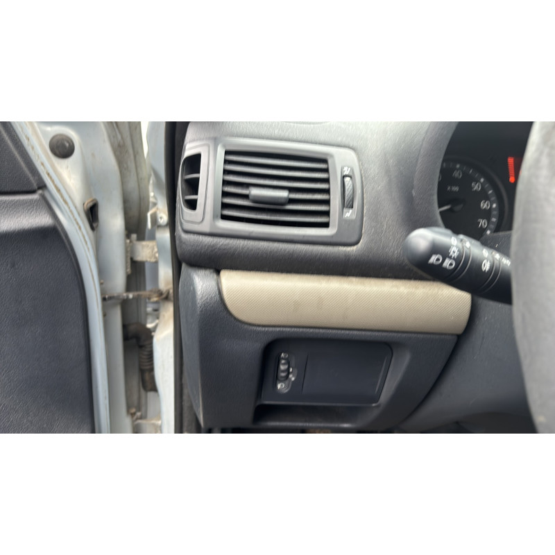 RENAULT CLIO 2 PHASE 2 1.2i - 16V Photo n°17