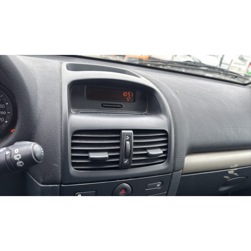 RENAULT CLIO 2 PHASE 2 1.2i - 16V Photo n°20
