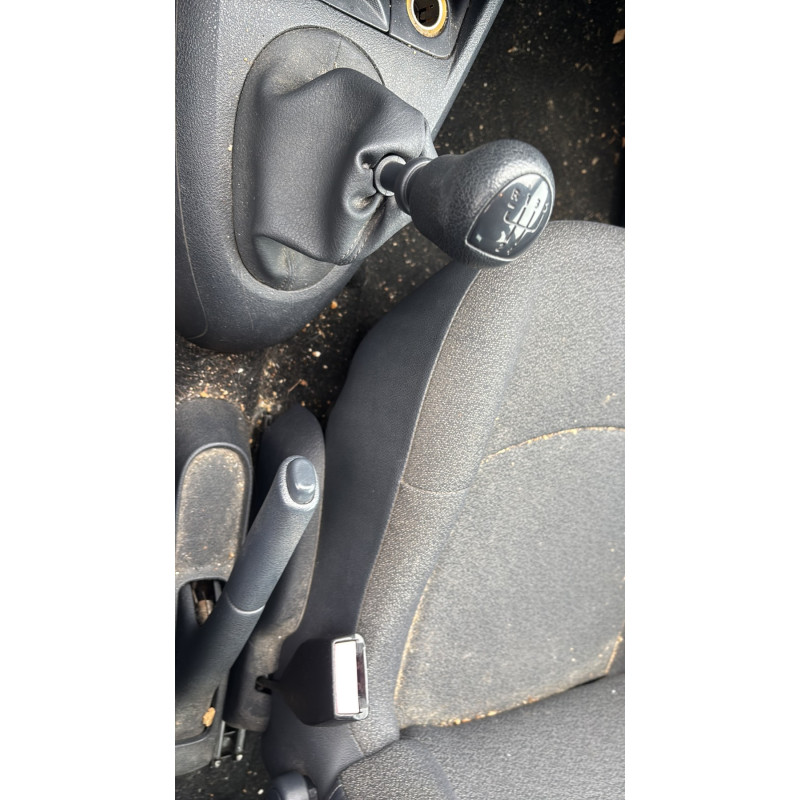 RENAULT CLIO 2 PHASE 2 1.2i - 16V Photo n°22